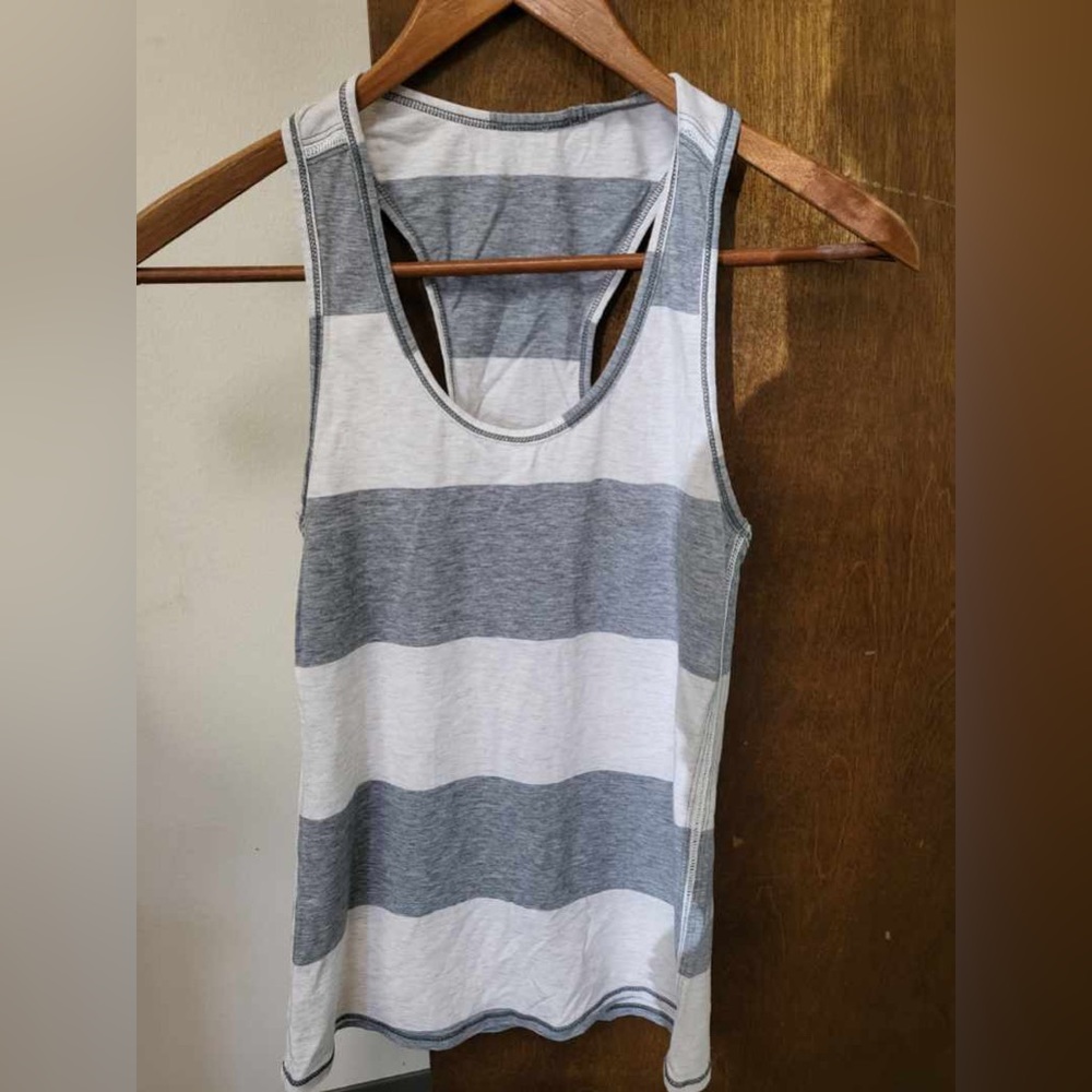 Lululemon Grey and Off White Tank Size XS